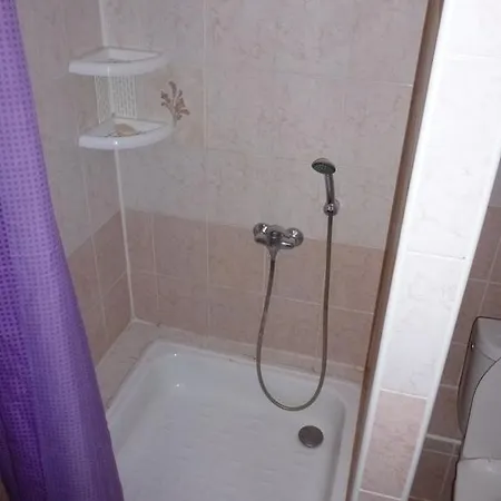 Adria ゲストハウス